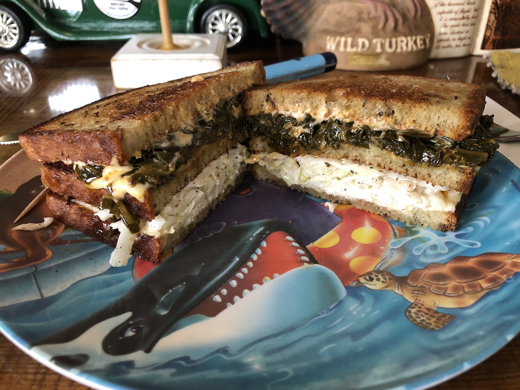 turkey and avacado sandwich